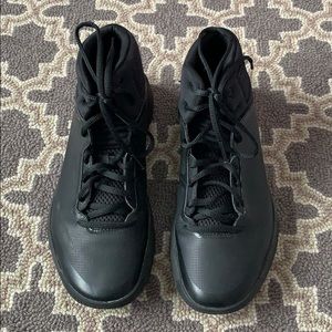Men’s size 8 under armour high tops black